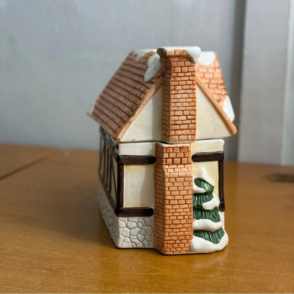 Vintage Christmas cottage cookie jar with people in‎ door